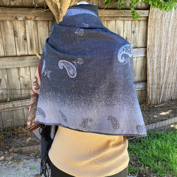 Gorgeous Large Black and Rust Scarf - Picture 3 of 7